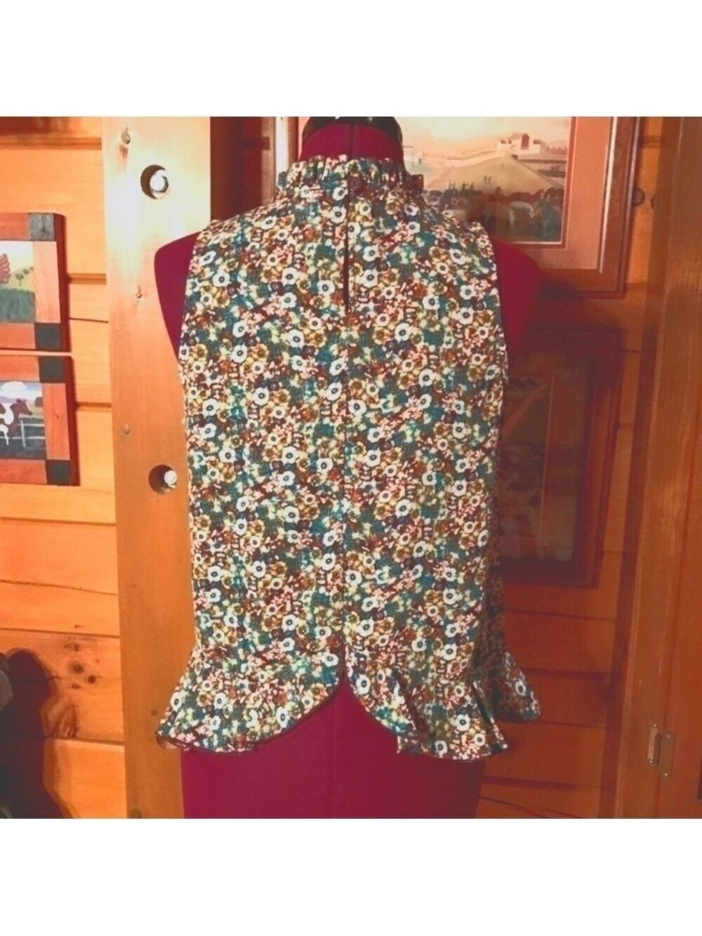 Sleeveless High Neck Floral Ruffled Top NWOT  Women's Tops Size Small - Picture 2 of 7